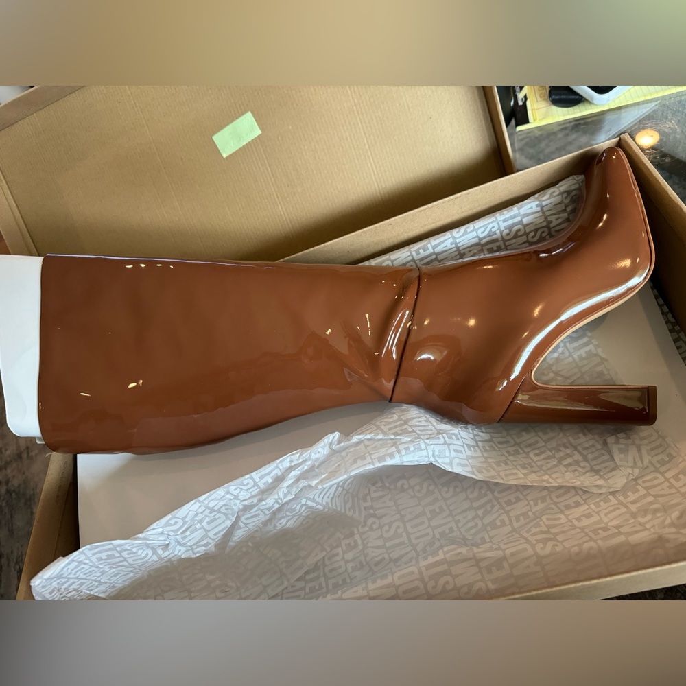 Steve Madden Ambrose boots in Cognac - size 9. Brand new, never worn!